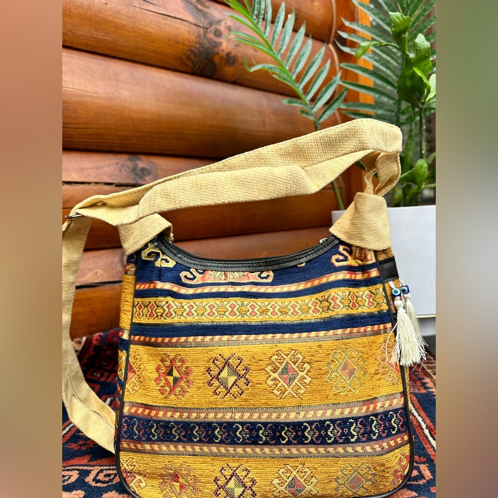 Woman’s shoulder Bag